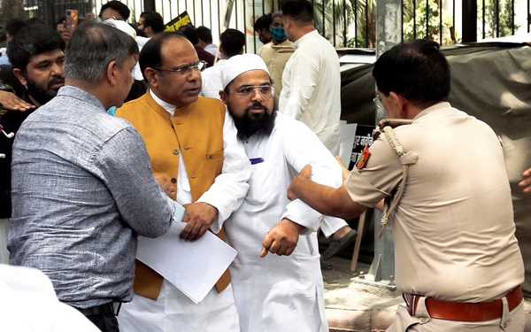 पैगंबर पर टिप्पणी विवाद : दिल्ली की अदालत ने एआईएमआईएम के 30 कार्यकर्ताओं को न्यायिक हिरासत में भेजा